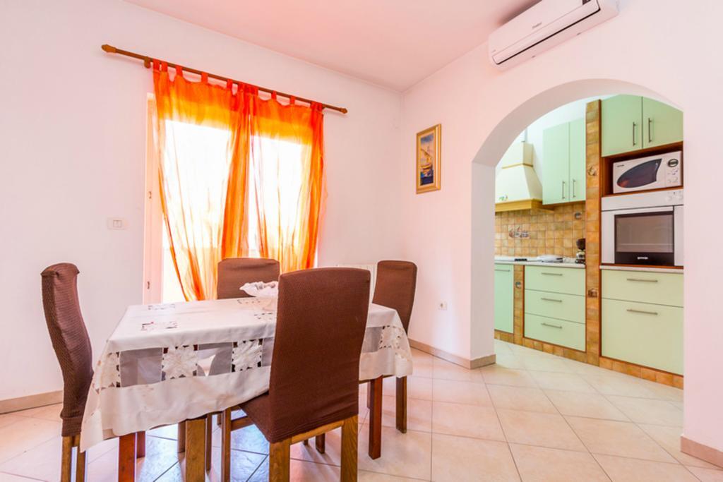 Apartment Mirjana Pula Pokoj fotografie